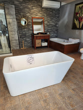 Charger l&#39;image dans la galerie, Démonstrateur: Baignoire autoportante 66 x 32 blanche en acrylique avec drain réversible